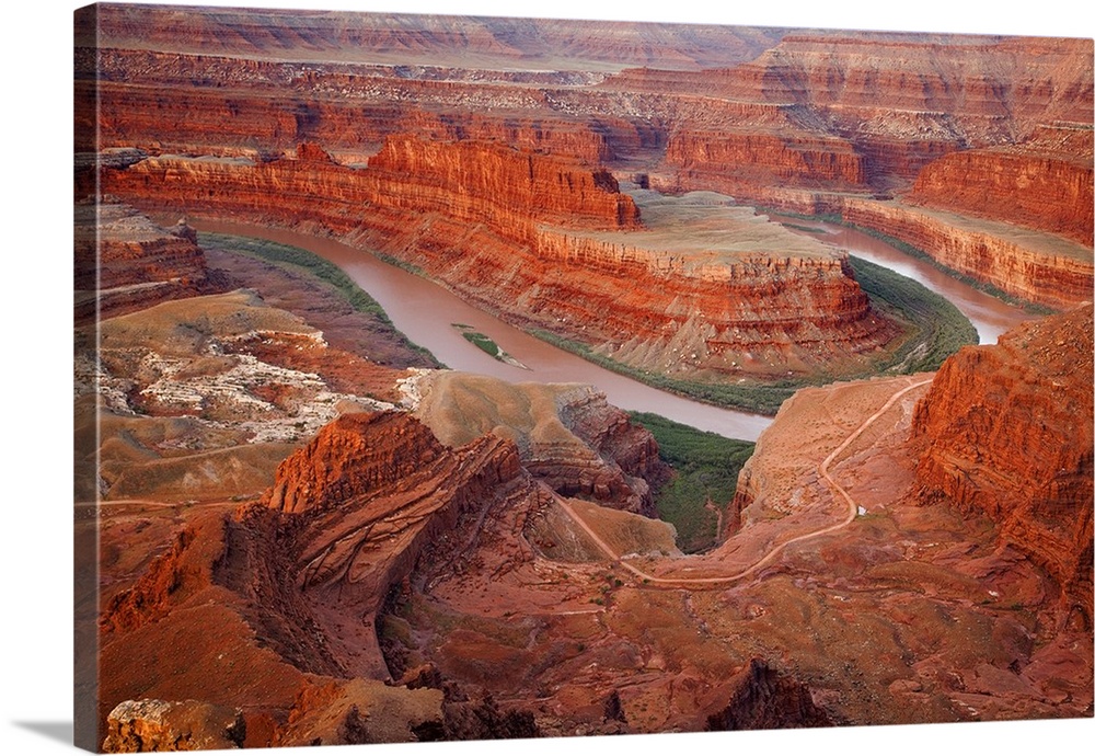 USA, Utah, Dead Horse Point State Park. View of The Gooseneck section of Colorado River.