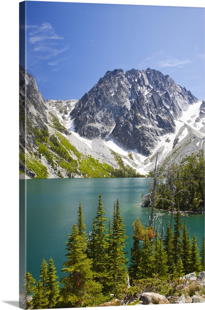 Washington, Alpine Lakes Wilderness, Colchuck Lake, with Dragontail Peak and Colchuck Peak.