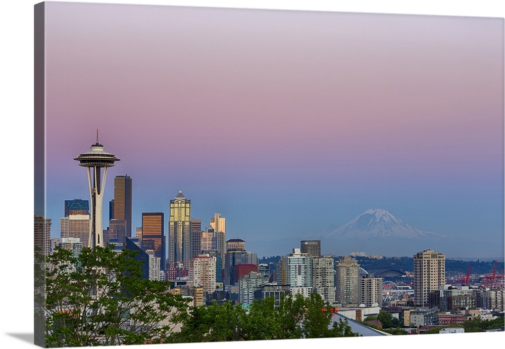 WA, Seattle, skyline view from Kerry Park, with Mount Rainier (2015)