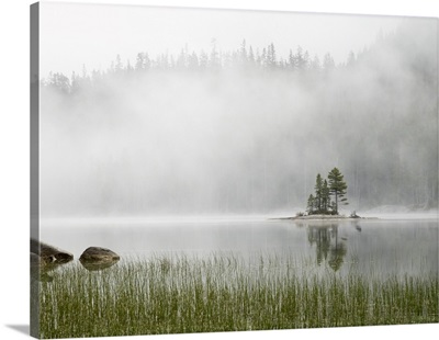 Washington State, Alpine Lakes Wilderness, Snow Lake, Island And Fog