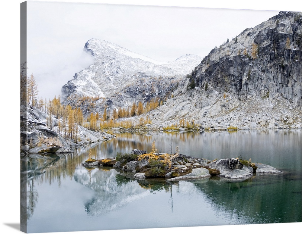 Washington State, Alpine Lakes Wilderness. Enchantment Lakes, Perfection Lake and Little Annapurna