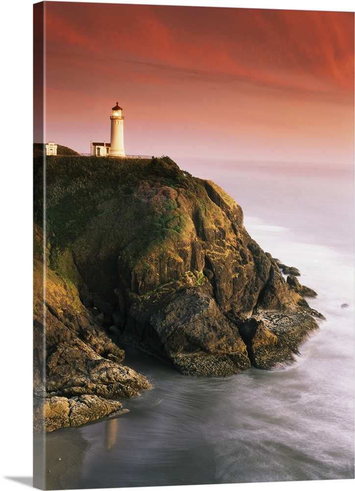 USA, Washington State, Fort Canby State Park, View of North Head Lighthouse on cliff.
