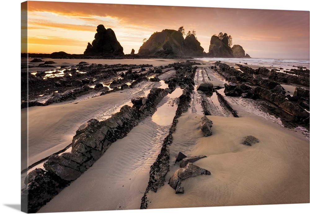 USA, Washington State, Olympic National Park. Sunrise on coast beach and rocks. Credit: Jim Nilsen