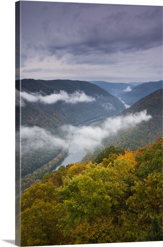 USA, West Virginia, Beckley. Grandview, New River Gorge National River, Grandview overlook, autumn, dawn.