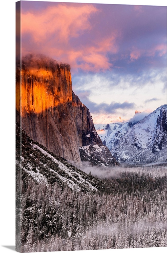 Winter sunset over Yosemite Valley from Tunnel View, Yosemite National Park, California USA.