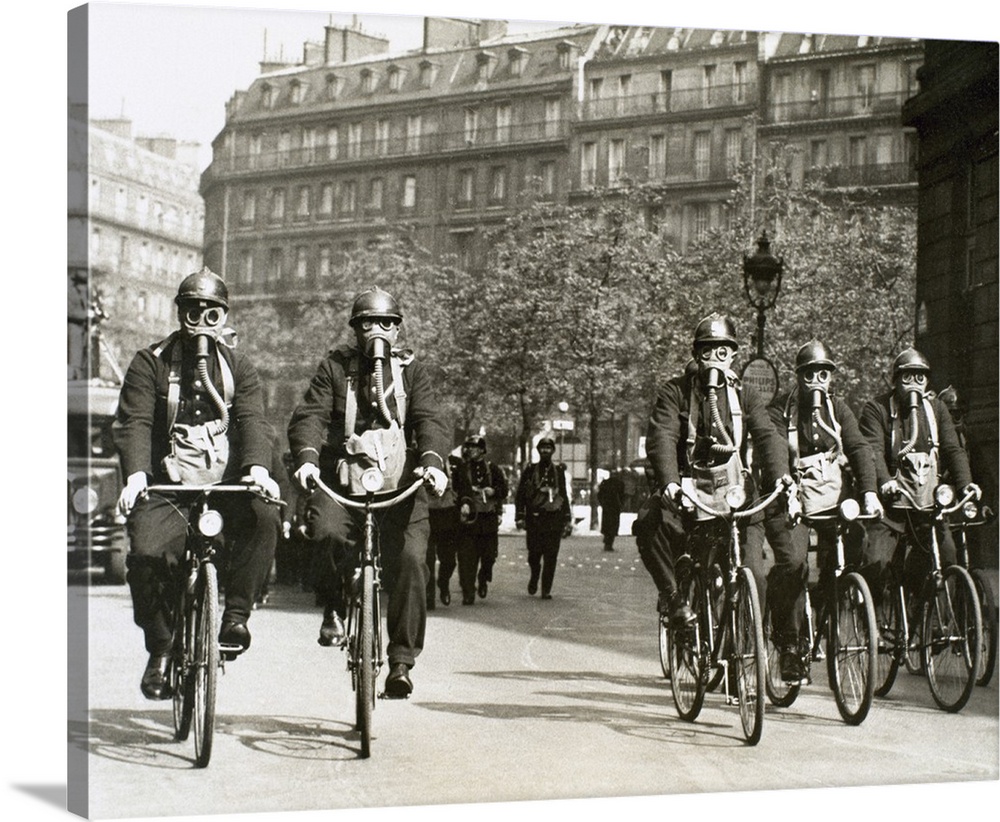 World War I (1914-1918). German air raid alert. French police officers patrolling the streets of Paris, carrying gas masks.