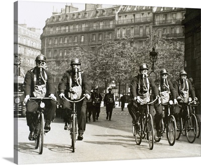 World War I, French police officers patrolling the streets of Paris