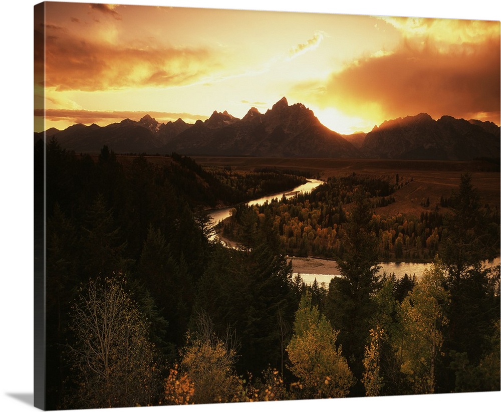 USA, Wyoming, Grand Teton National Park, Snake River with Grand Teton range at sunset.