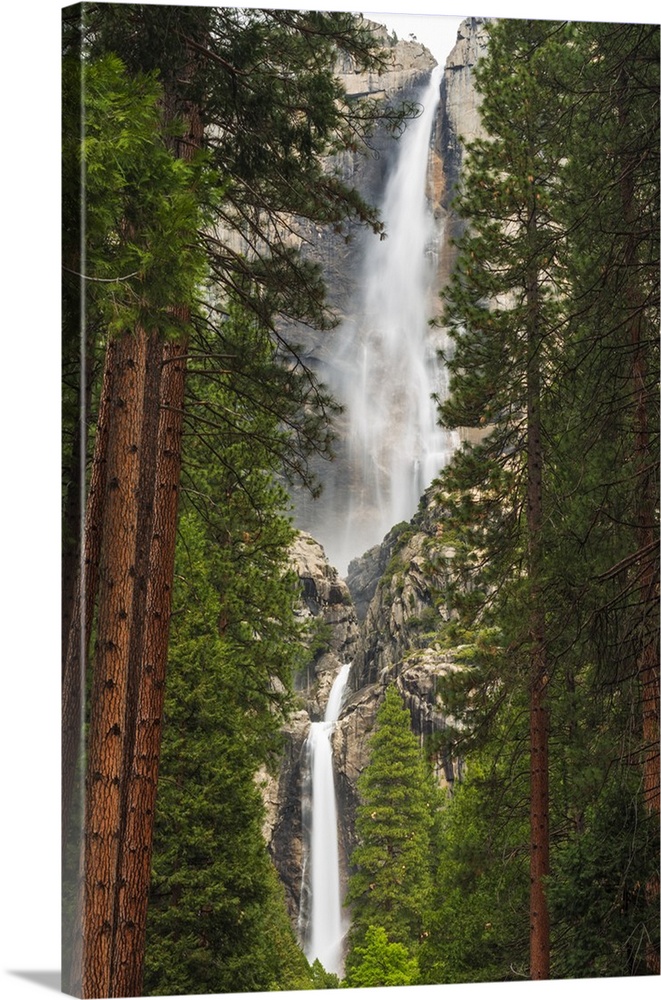 Yosemite Falls, Yosemite National Park, California USA