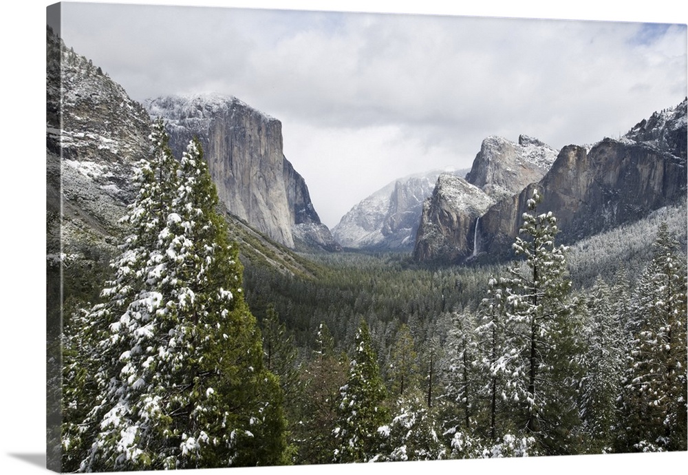 Yosemite Valley in winter, Yosemite National Park, California.