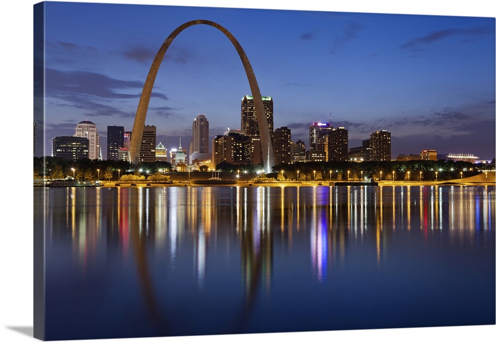 Image of St. Louis downtown with Gateway Arch at twilight.