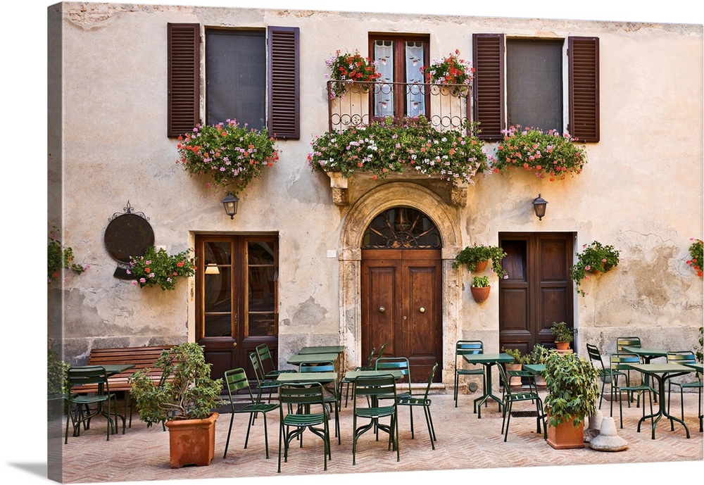 Italian trattoria (tavern), Pienza, Tuscany, Italy.