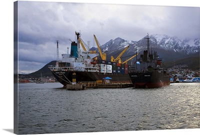Argentina, Ushuaia, cargo ships