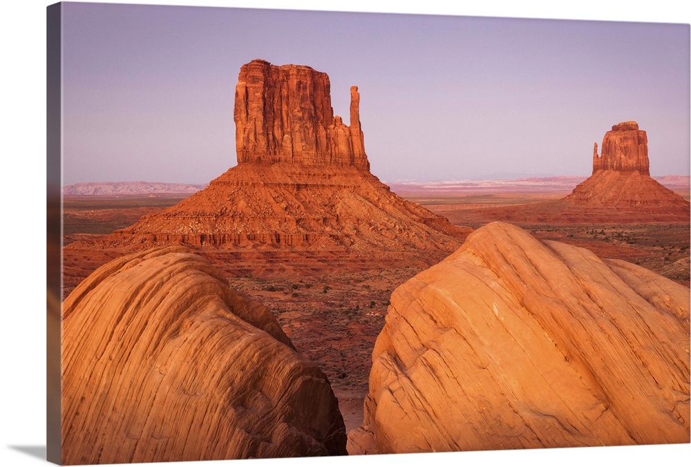 USA, Arizona, Monument Valley Tribal Park, Monument Valley, The Mittens.