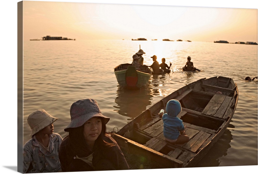 Cambodia, Kampuchea, Siemreab, Siem Reap, Children on boat at floating Village of Chong Kneas, TONLE SAP LAKE
