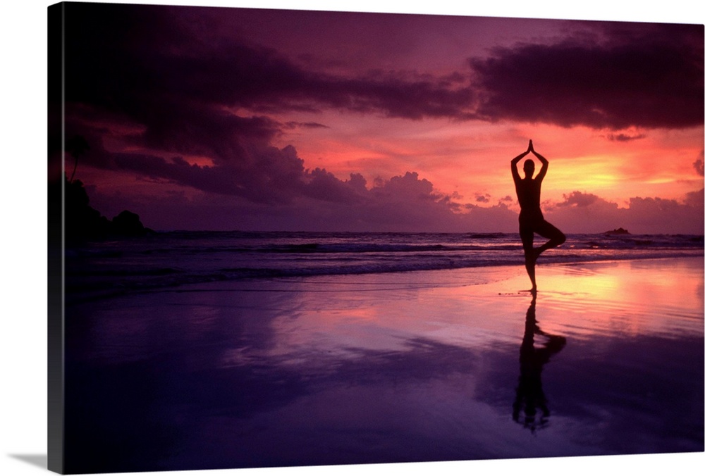 Sri Lanka, Ceylon, Southern Province, Bentota, yoga on the beach
