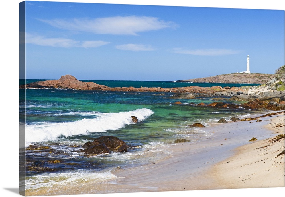 Australia, Western Australia, Cape Leeuwin Lighthouse, tip  where Southern and Indian Ocean meet.