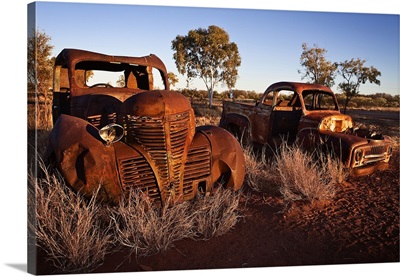Australia, Northern Territory, Oceania, Devil's Marbles, old car wreck in the desert