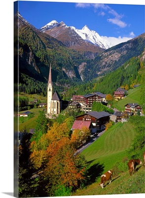 Austria, Carinthia, Hohe Tauern, Heiligenblut village and Grossglockner