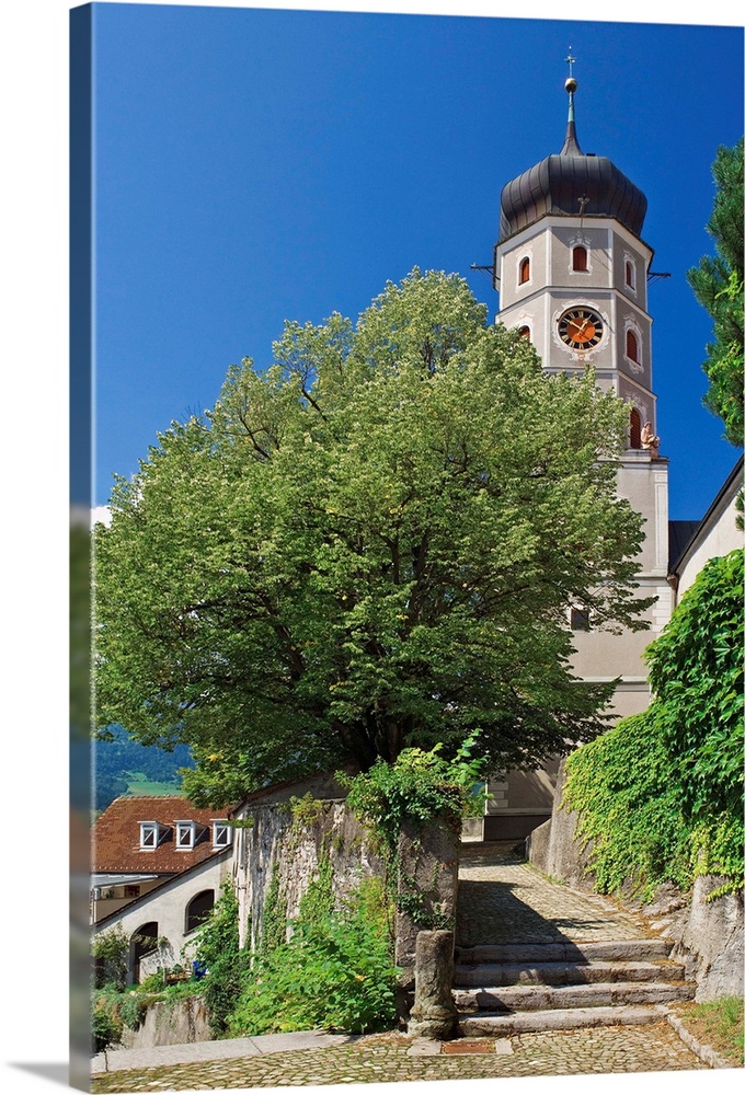 Il campanile della chiesa di S. Lorenzo del 1514, principale attrattiva architettonica del borgo di Bludenz.