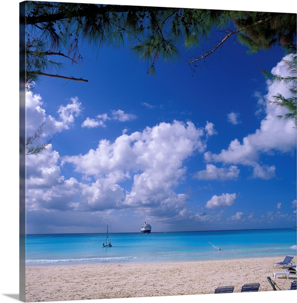ALBERTO BISCARO.BAHAMAS Half Moon Cay - The beach and in the backdrop cruise ship
