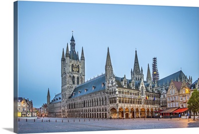 Belgium, Flanders, Ypres, Town centre at dawn