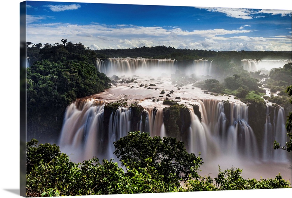 Brazil, Parana, Iguazu National Park, Salto Tres Mosqueteros, Iguassu Falls.