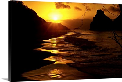 Brazil, Pernambuco, Fernando de Noronha, Atlantic ocean, Cacimba Do Padre beach, sunset