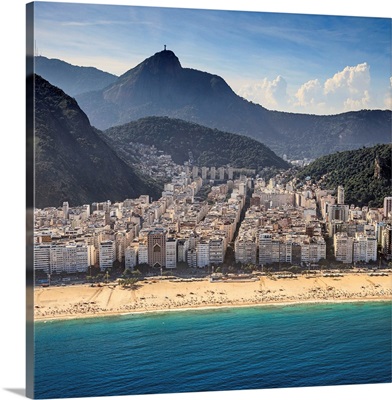 Brazil, Rio de Janeiro, Copacabana, Copacabana beach with Corcovado in the background
