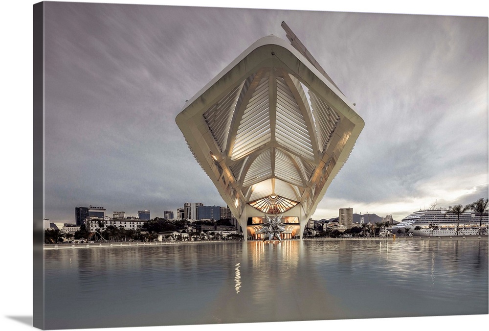 Brazil, Rio de Janeiro, Museu do Amanha (Museum of Tomorrow) by Santiago Calatrava and cruise ship Costa Crociere.