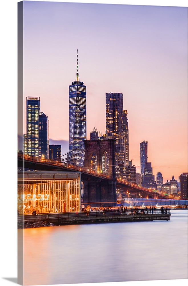 USA, New York City, Brooklyn, Dumbo, Brooklyn Bridge Park, View of Lower Manhattan skyline with the One World Trade Center...