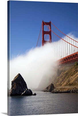 California, San Francisco, fog rolling under Golden gate Bridge