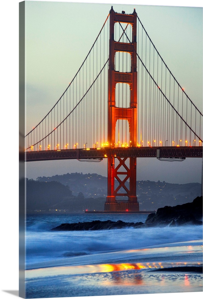 USA, California, San Francisco, Golden Gate Bridge, View from Baker Beach at dusk.