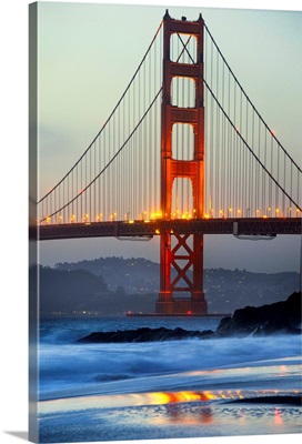 California, San Francisco, Golden Gate Bridge, View from Baker Beach at dusk