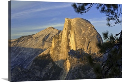California, Yosemite National Park, Half Dome seen from Glacer Point
