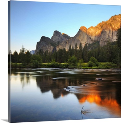 California, Yosemite National Park, Merced River and El Capitan, Yosemite Valley