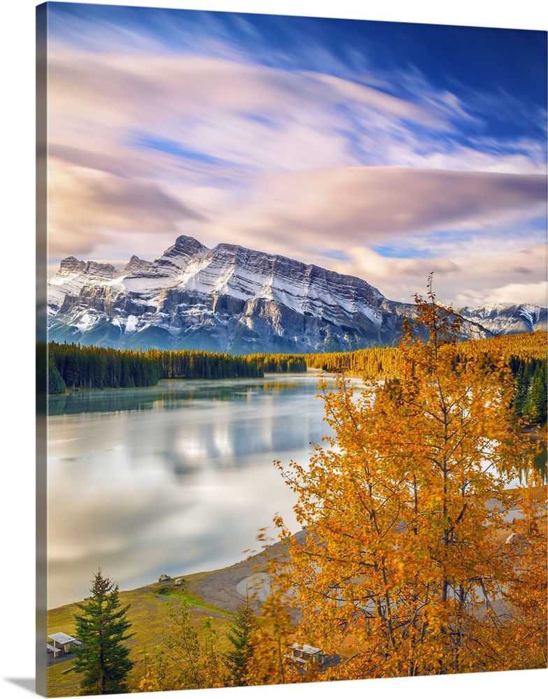 Canada, Alberta, Banff National Park, Rocky Mountains, Two Jack Lake and Mount Rundle.