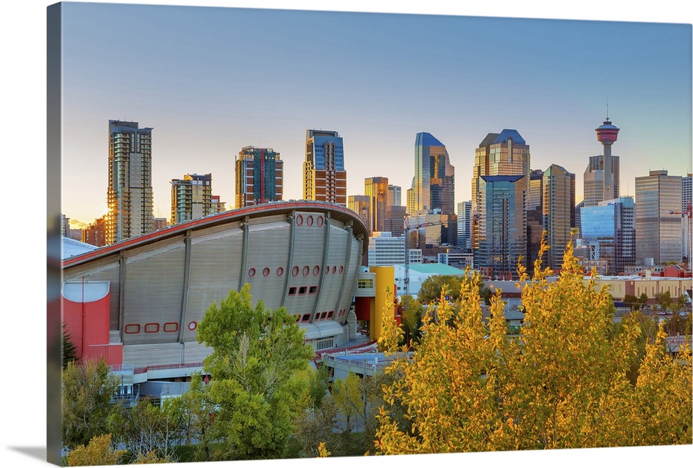 Canada, Alberta, Calgary, Skyline of downtown Calgary and Saddledome.