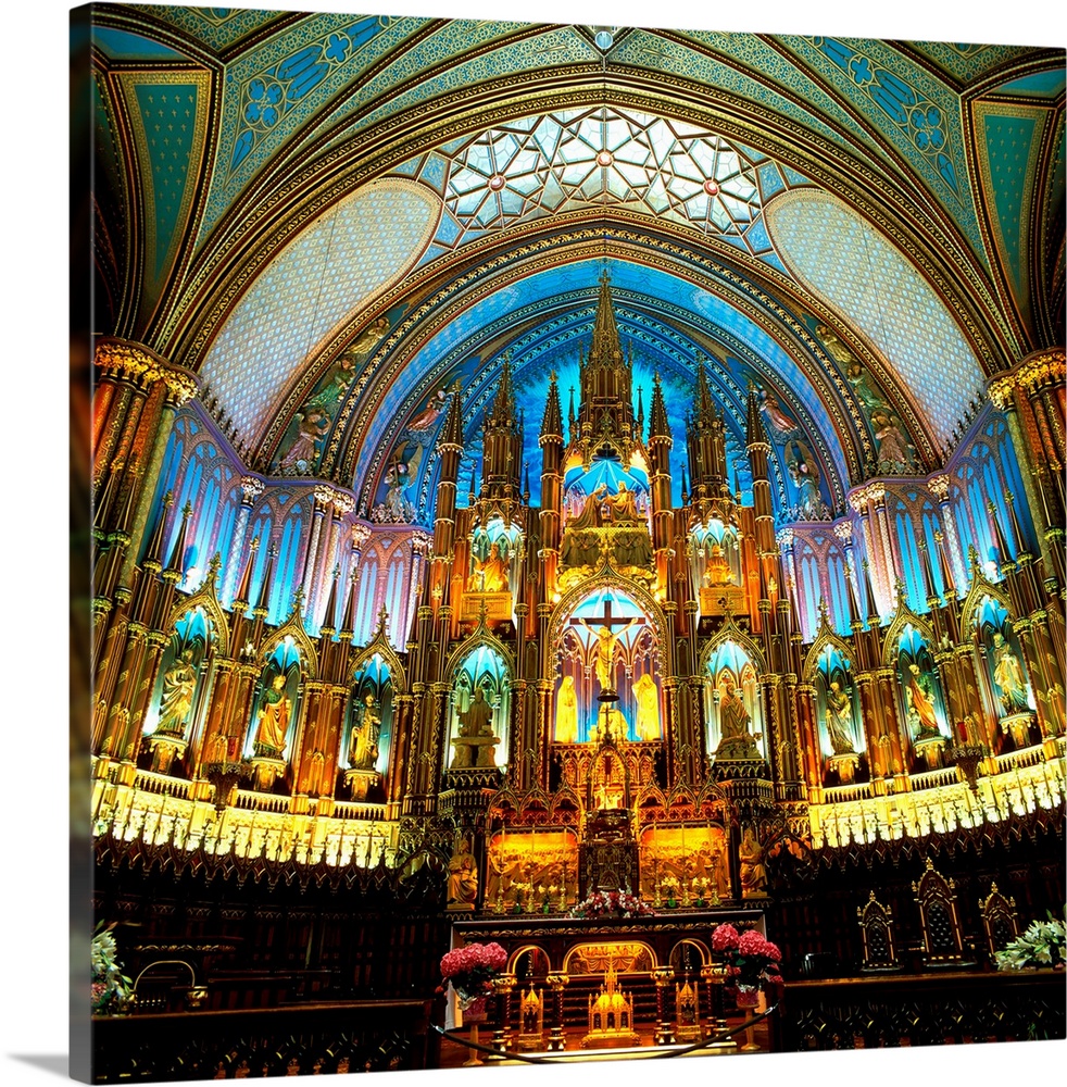 Montreal, Quebec, Canada, April 20, 2000. Notre Dame Cathedral..Photo:Alberto Biscaro
