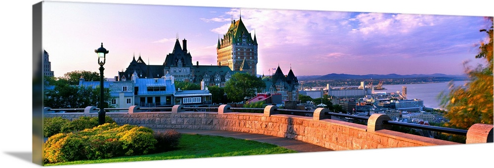 Canada, Quebec, Quebec city, Chateau Frontenac and St Lawrence River at sunset