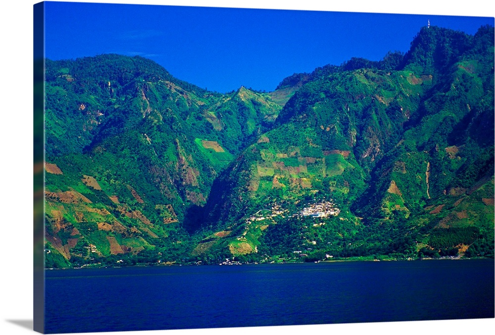Paesaggio del Lago Atitlan.