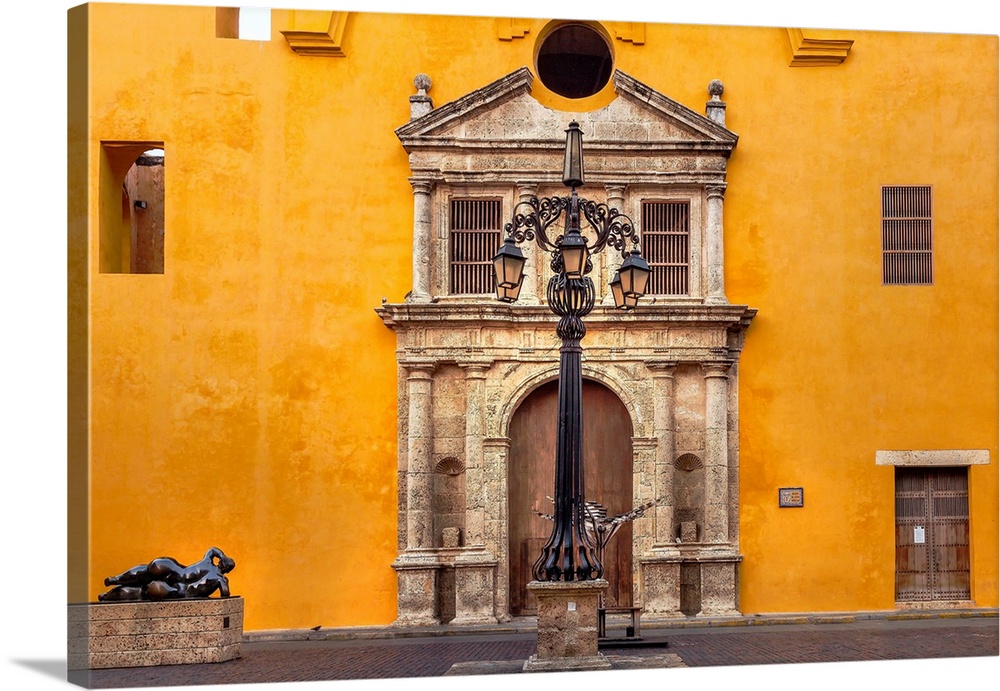 Colombia, Cartagena, Old City, Plaza Santo Domingo, Church and Convent of Santo Domingo,  Unesco World Heritage site, Wall...