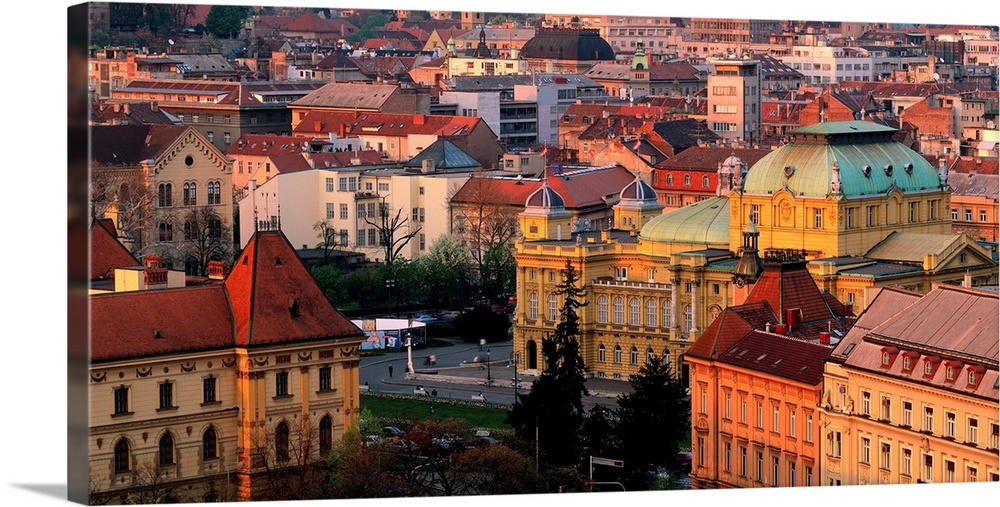 Croatia, Zagreb, Historical center, view on Croatian National Theatre