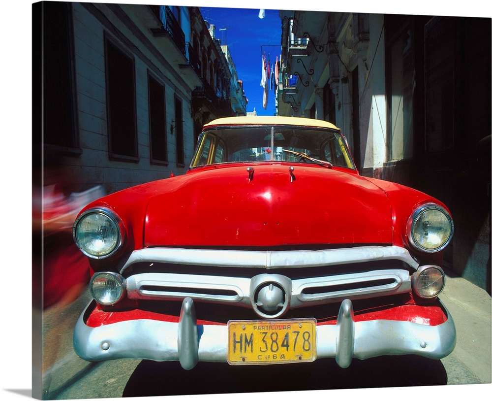 Cuba, Havana, Car in the old town