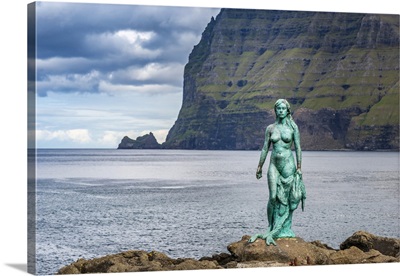Denmark, Faeroe Islands, Kalsoy, Mikladalur, The Statue Kopakonan
