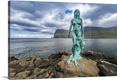 Denmark, Faeroe Islands, Kalsoy, Mikladalur, The Statue Kopakonan