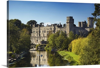 England, West Midlands, Warwickshire, Boating on the River Avon by Warwick Castle