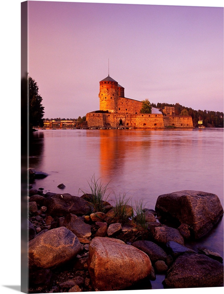 Olavinlinna castle is a major historical highlight in Finland...Il castello di Olavinlinna a Savonlinna . uno dei monument...