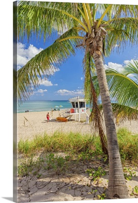 Florida, Atlantic ocean, Fort Lauderdale, Lifeguard hut on Fort Lauderdale beach