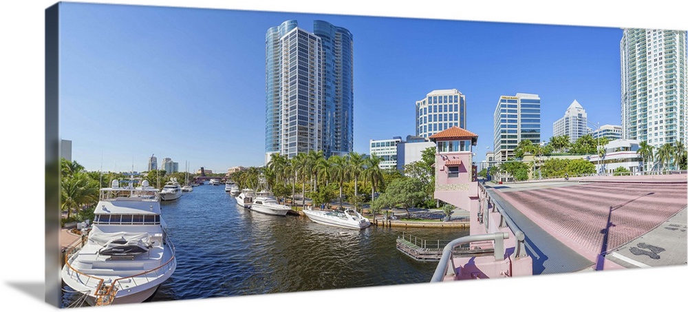 Florida, Atlantic ocean, Fort Lauderdale, The Riverwalk and skyline